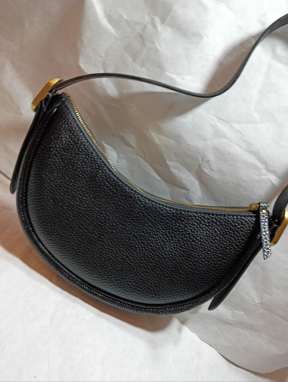 Quince Black Crescent Leather Shoulder Bag - Picture 14 of 15